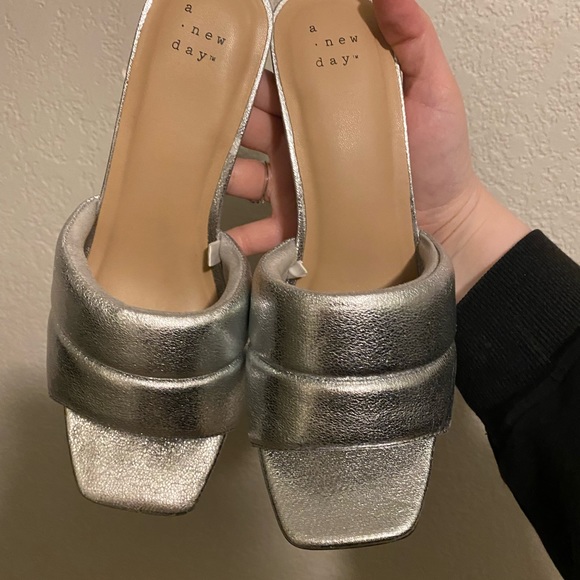 Metallic silver mules - Picture 4 of 8
